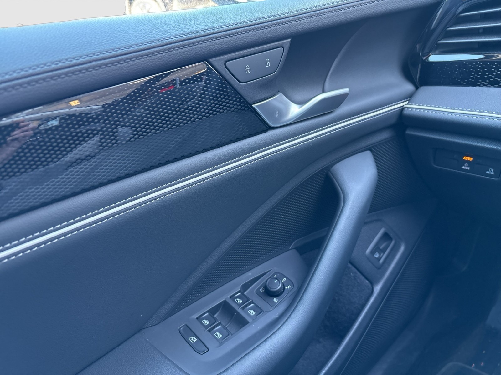 Volkswagen Passat Variant 1.5 HYBRID BUSINESS AHK CAM ACC