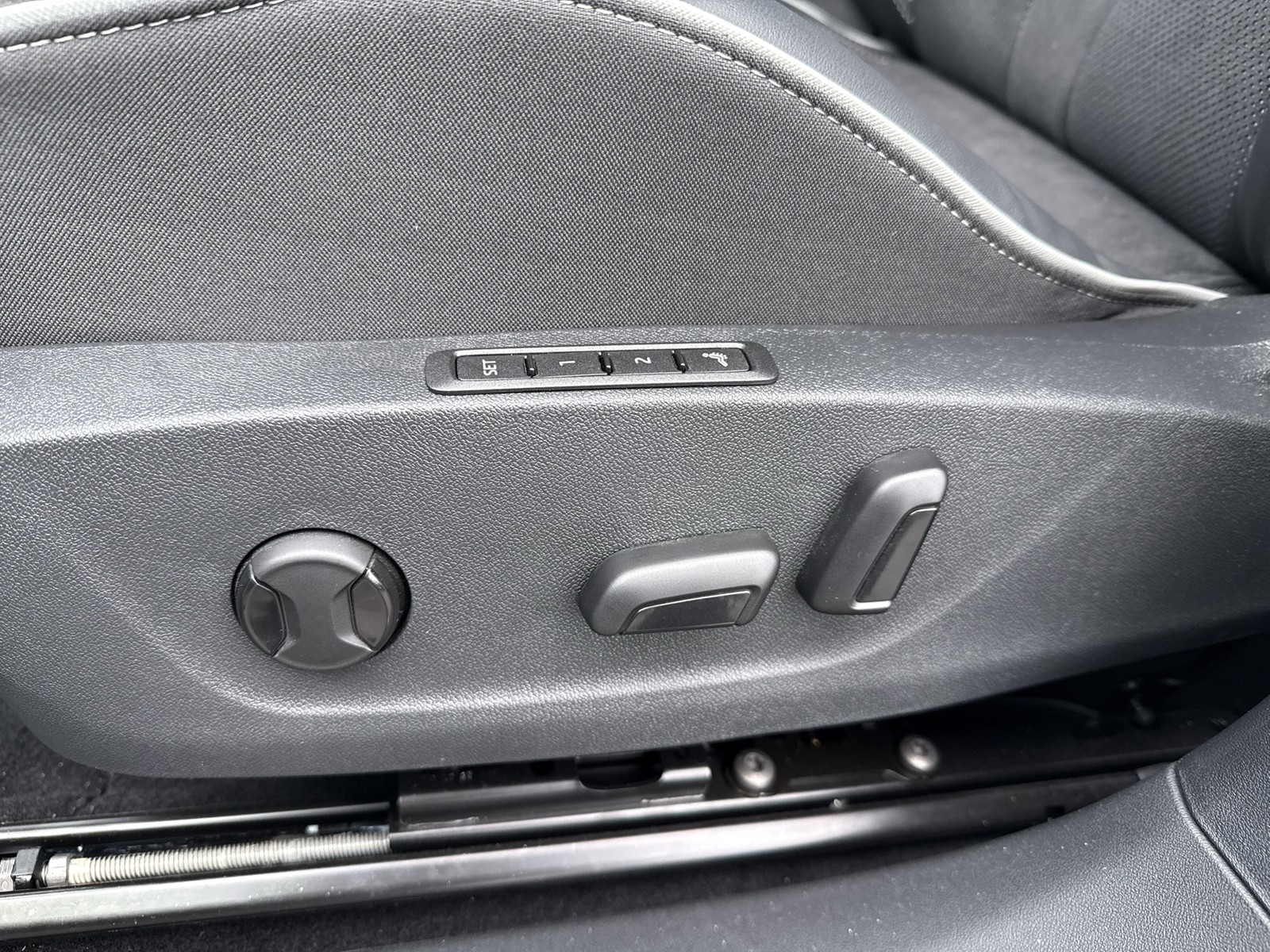 Skoda Elroq 85 Sportline AHK ACC HuD NAV 360 Grad