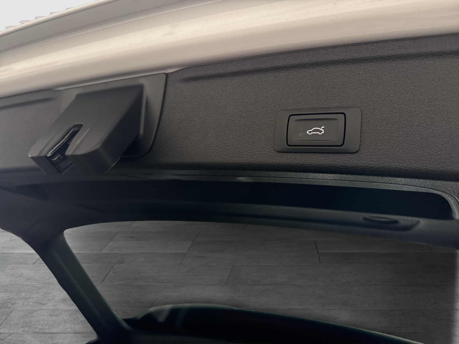 Audi A4 Avant 35 S LINE AHK ALU18 eKLAPPE NAVI+