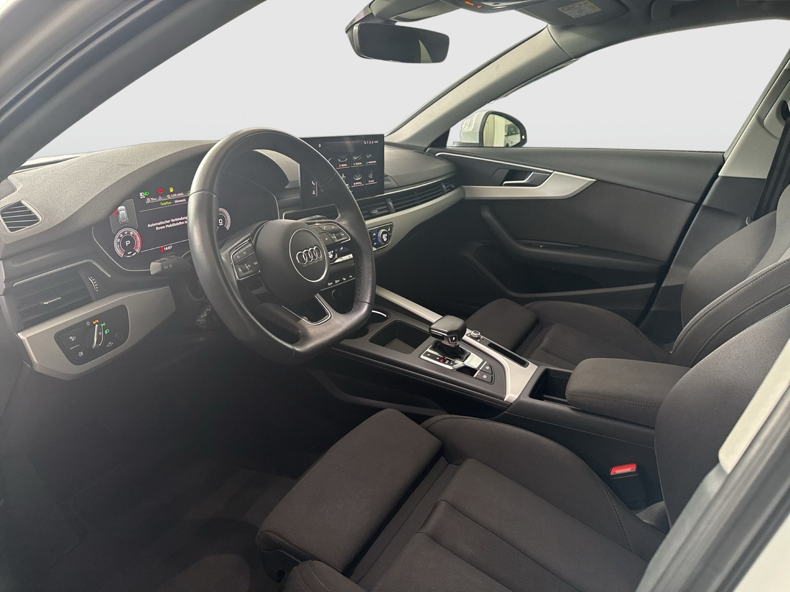 Audi A4 Avant 35 S LINE AHK ALU18 eKLAPPE NAVI+