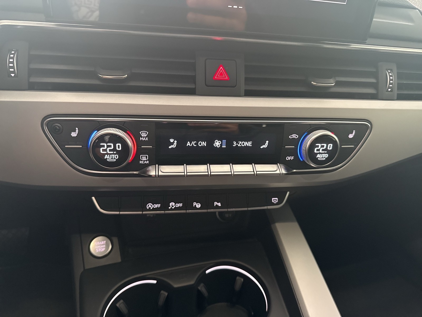 Audi A4 Avant 35 S LINE AHK ALU18 eKLAPPE NAVI+