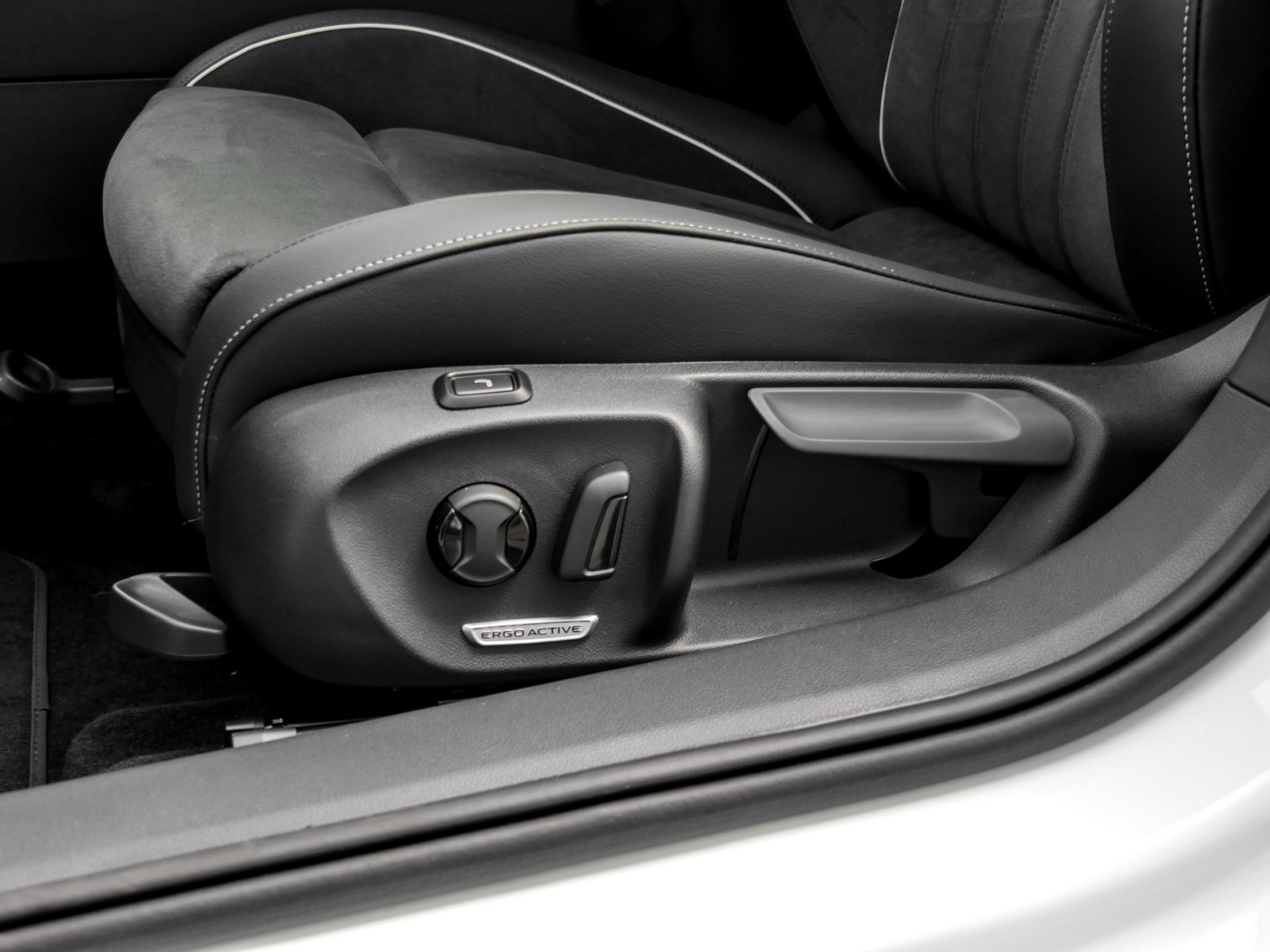 Volkswagen Passat Variant eHYBRID TAXI | MIETWAGEN REUSS