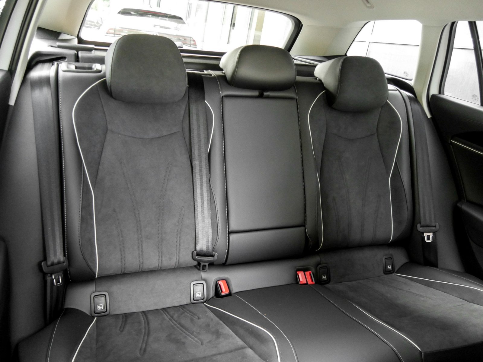 Volkswagen Passat Variant eHYBRID TAXI | MIETWAGEN REUSS