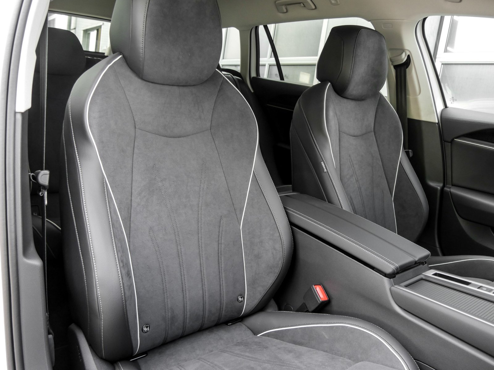 Volkswagen Passat Variant eHYBRID TAXI | MIETWAGEN REUSS