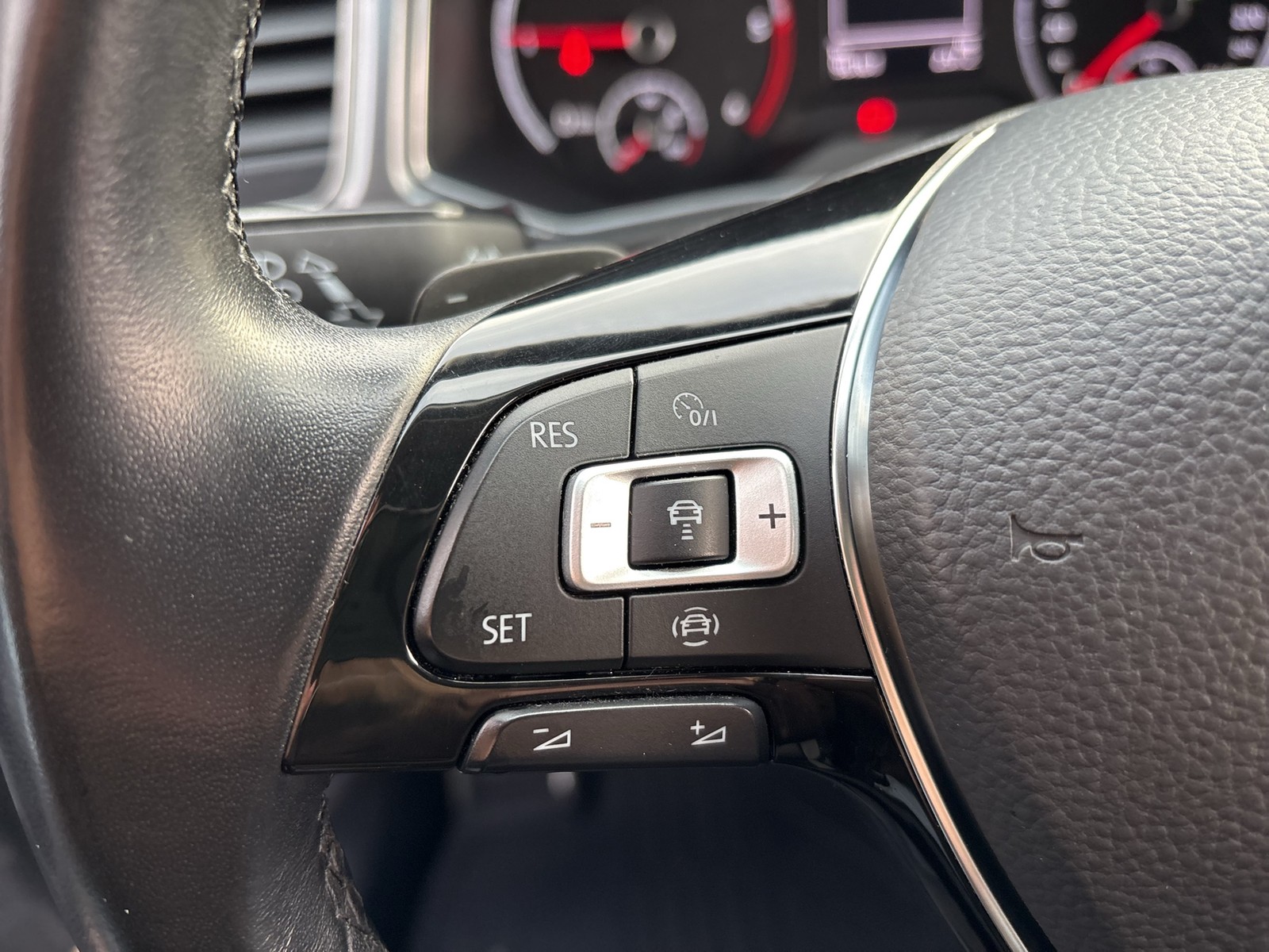 Volkswagen T-Roc 2.0 ACTIVE ACC ALU17 eKLAPPE NAVI SITZHEIZ