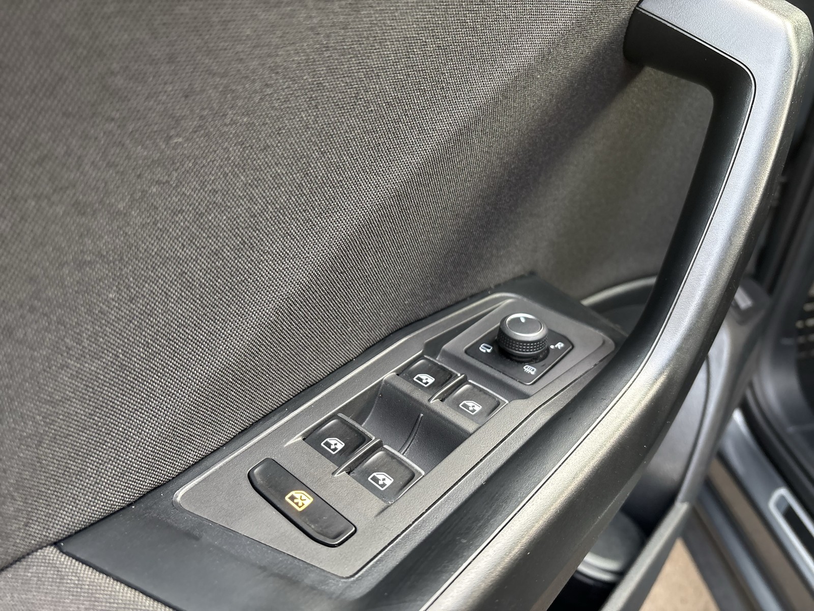 Volkswagen T-Roc 2.0 ACTIVE ACC ALU17 eKLAPPE NAVI SITZHEIZ