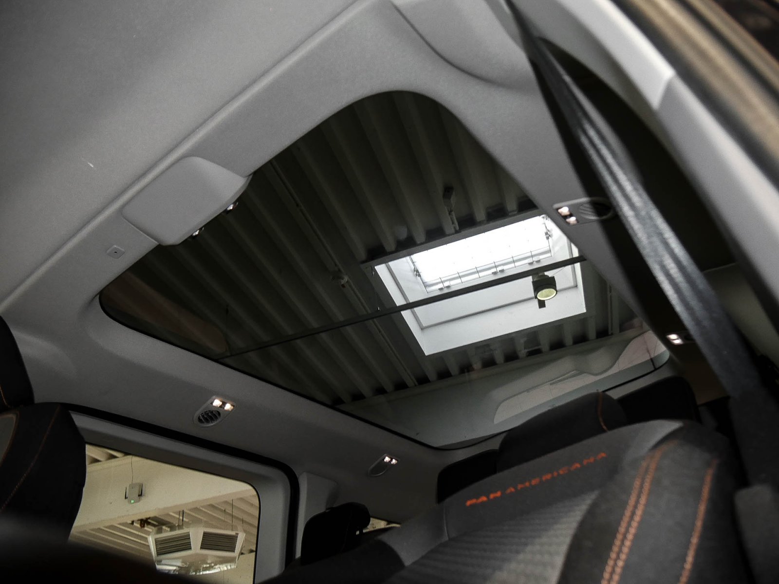 Volkswagen T7 Caravelle PANAMERICANA LED PANO AHK LM19