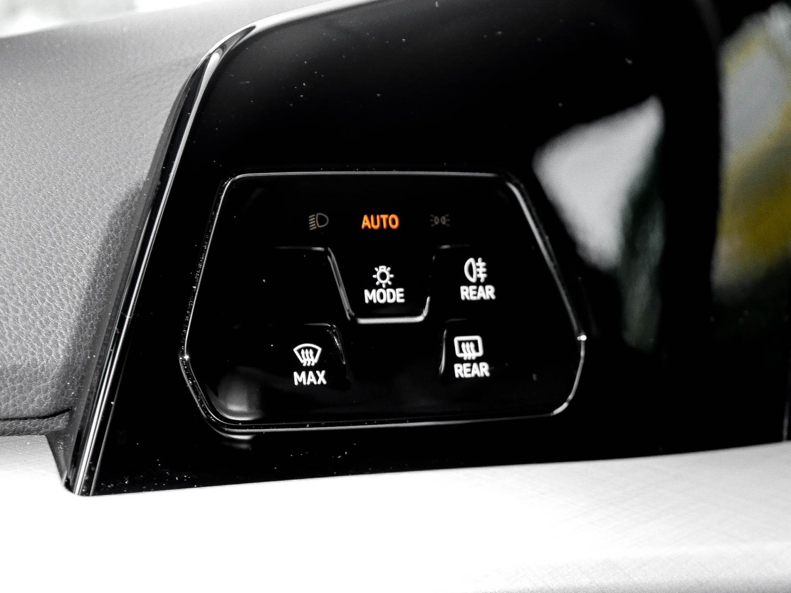 Volkswagen Golf VIII 1.5 eTSI LIFE FACELIFT CAM ACC CARPLAY