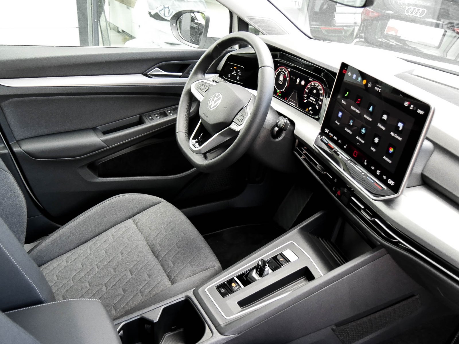 Volkswagen Golf VIII 1.5 eTSI LIFE FACELIFT CAM ACC CARPLAY
