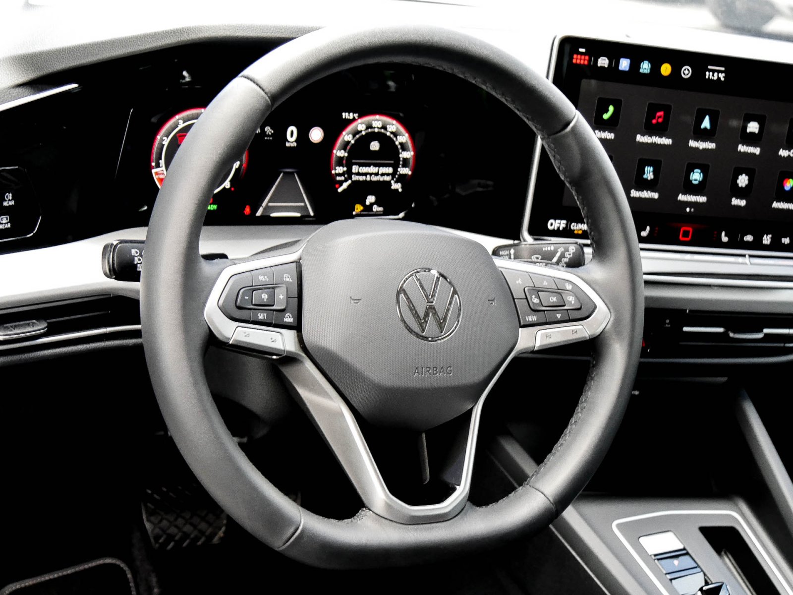 Volkswagen Golf VIII 1.5 eTSI LIFE FACELIFT CAM ACC CARPLAY