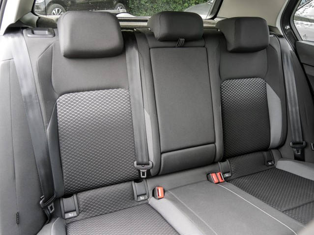Volkswagen Golf VIII 2.0 ACTIVE PANO AHK CAM ACC HEADUP NAVI