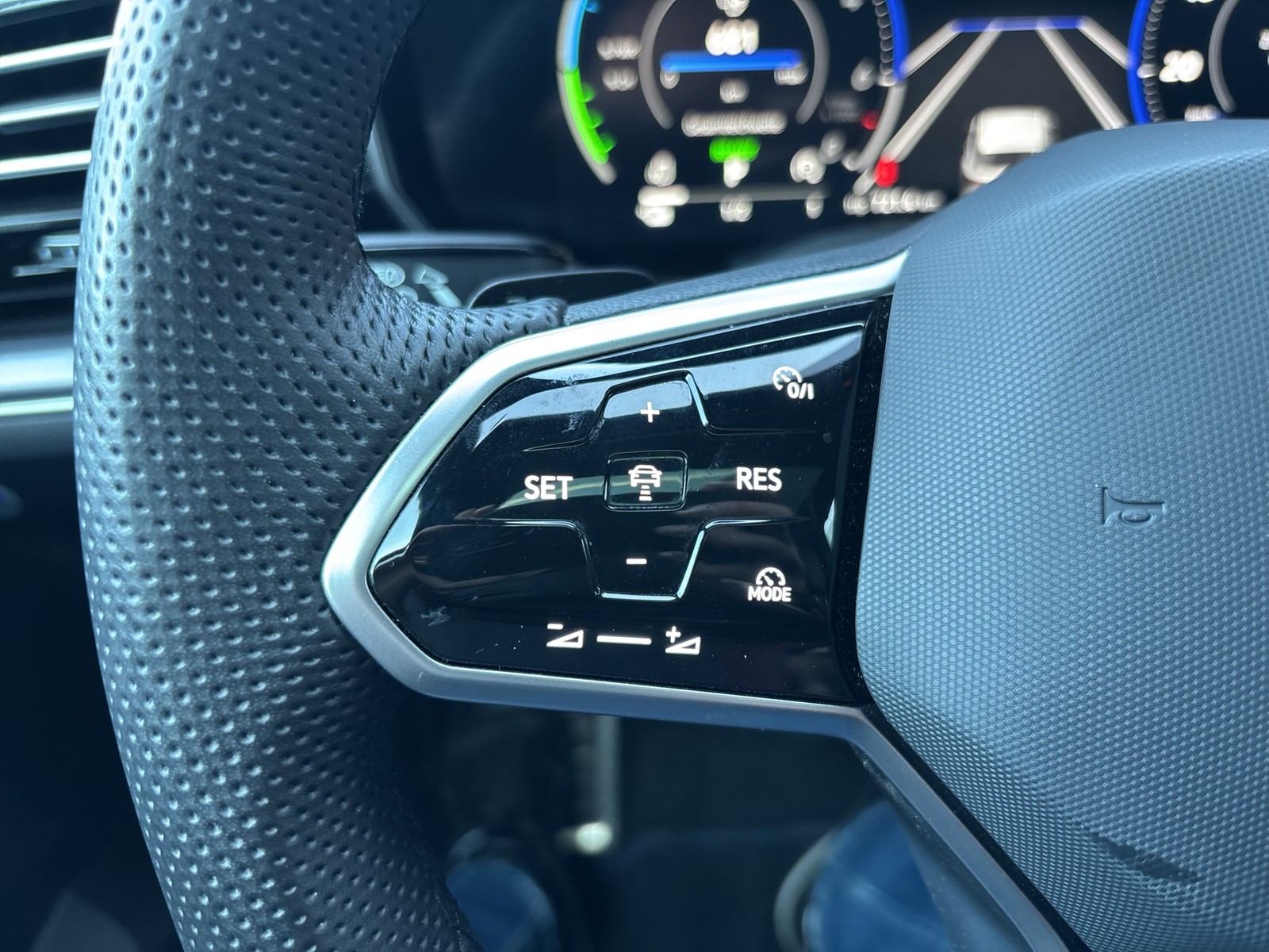 Volkswagen Touareg HYBRID R NEUESMODELL PANO AHK 360CAM 21Z