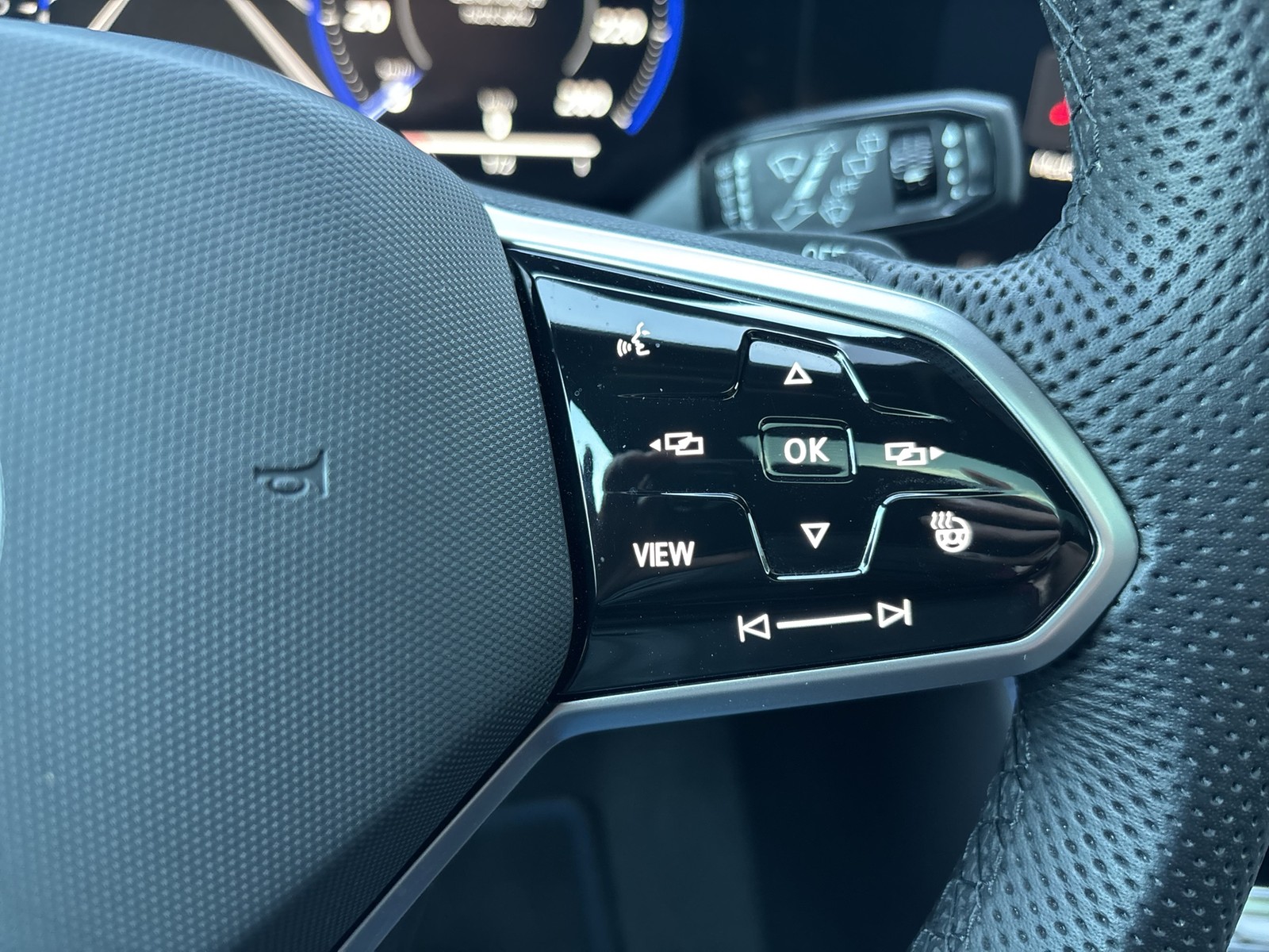 Volkswagen Touareg HYBRID R NEUESMODELL PANO AHK 360CAM 21Z