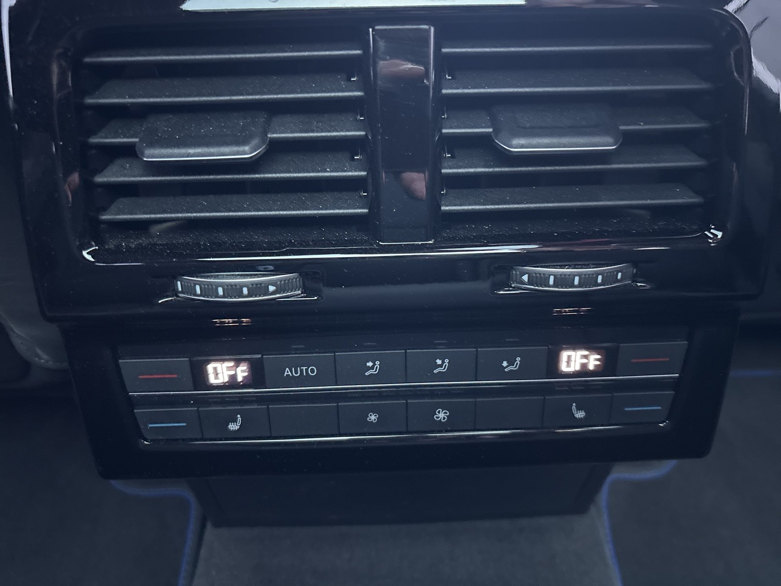 Volkswagen Touareg HYBRID R NEUESMODELL PANO AHK 360CAM 21Z