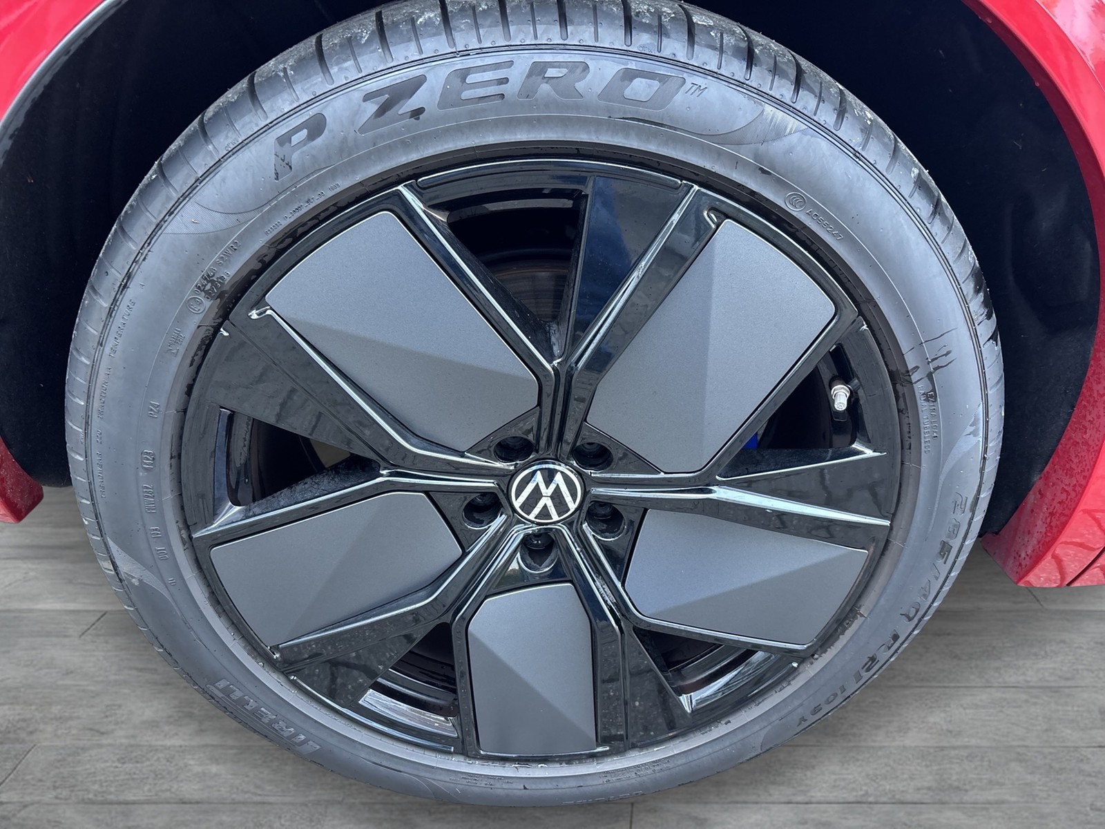 Volkswagen Touareg HYBRID R NEUESMODELL PANO AHK 360CAM 21Z