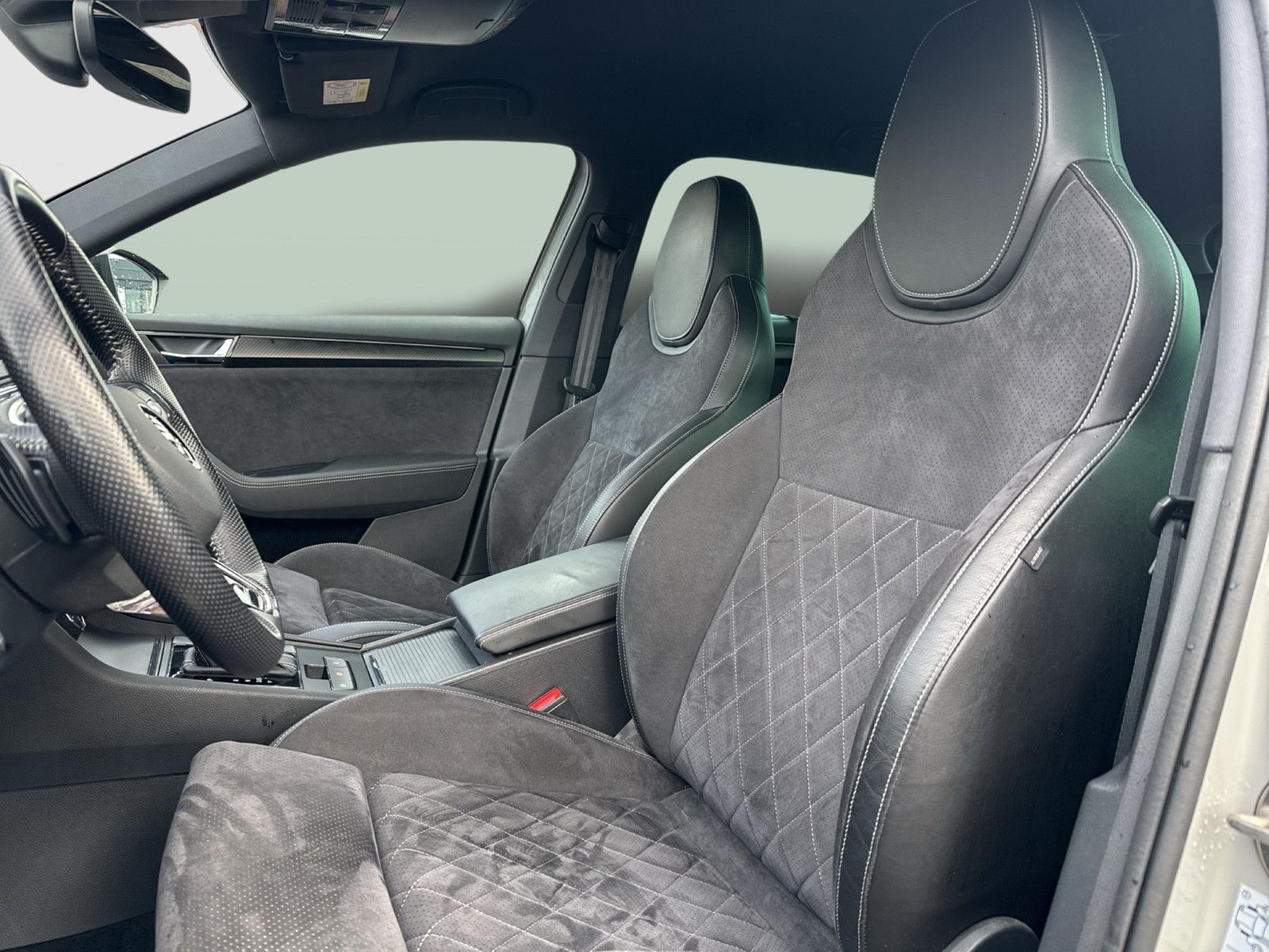 Skoda Superb Combi 1.4iV SPORTLINE STANDHZ 360CAM LM19