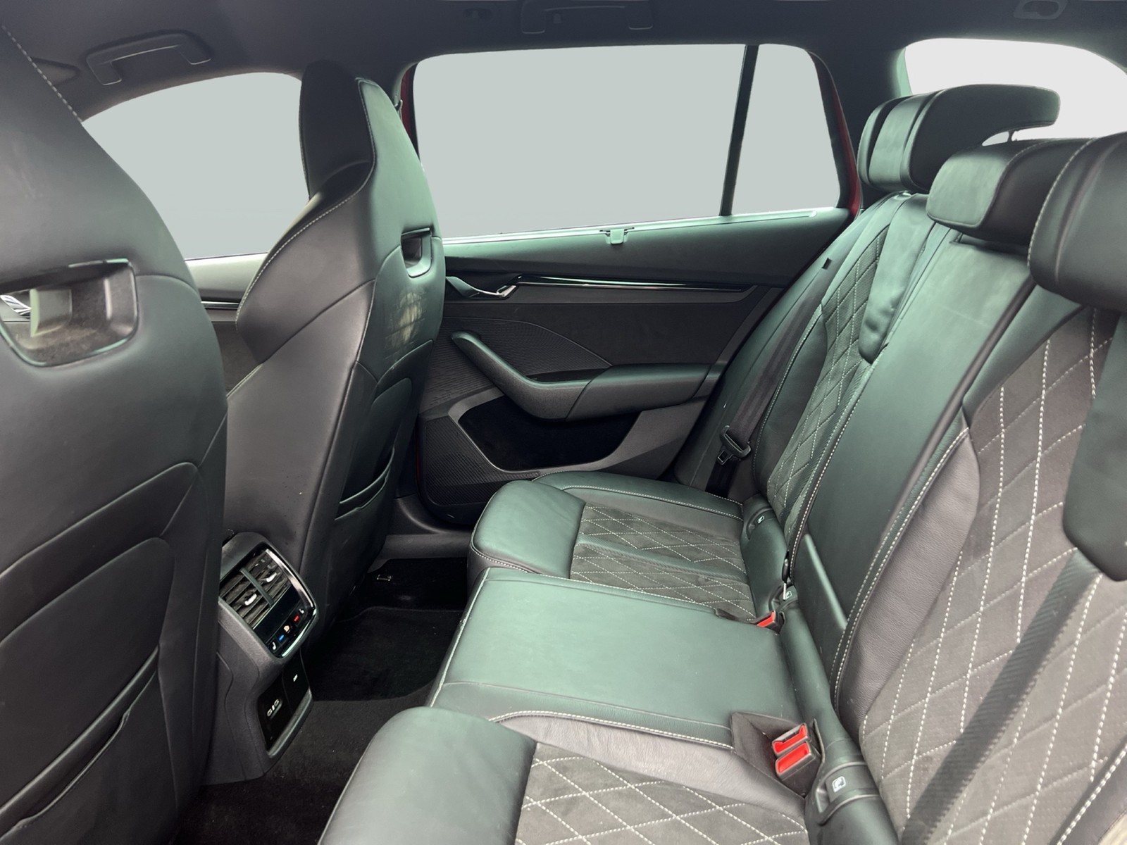 Skoda Octavia Combi 2.0 RS PLUS CANTON AHK CAM LM19