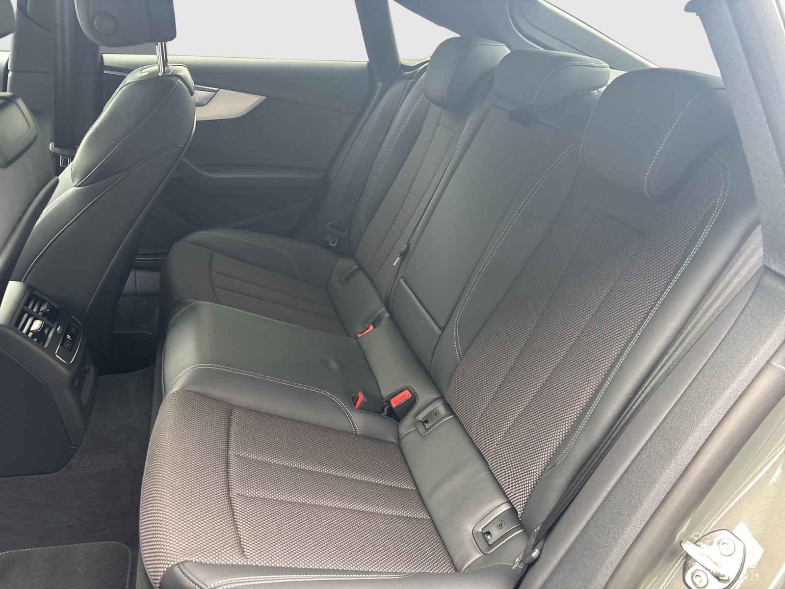 Audi A5 Sportback 40 quattro S LINE business AHK LM19