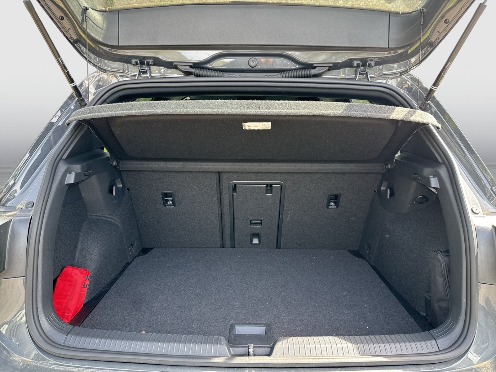 Volkswagen Golf 1.5 eTSI R-LINE KAMERA ACC ALU18 CARPLAY