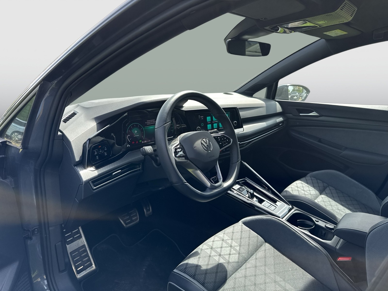 Volkswagen Golf 1.5 eTSI R-LINE KAMERA ACC ALU18 CARPLAY