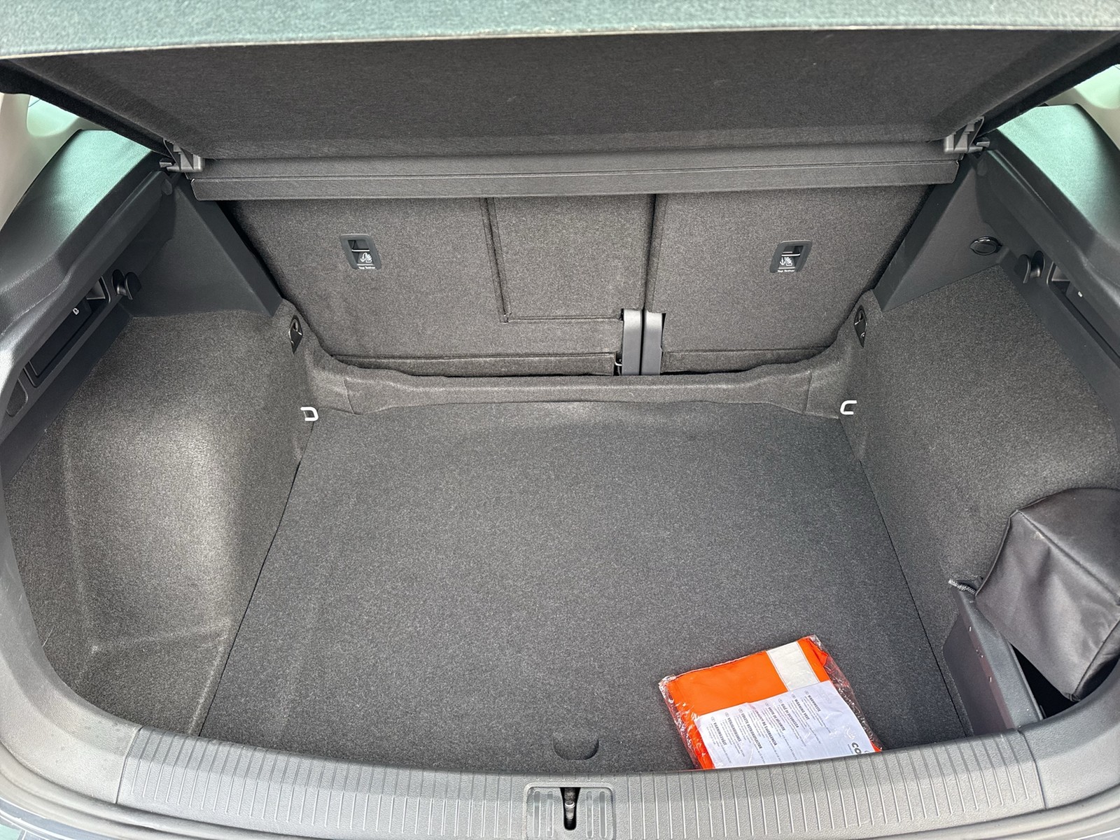 Volkswagen Tiguan 1.5 ELEGANCE ACC LM18 EKLAPPE NAVI SITZHZ