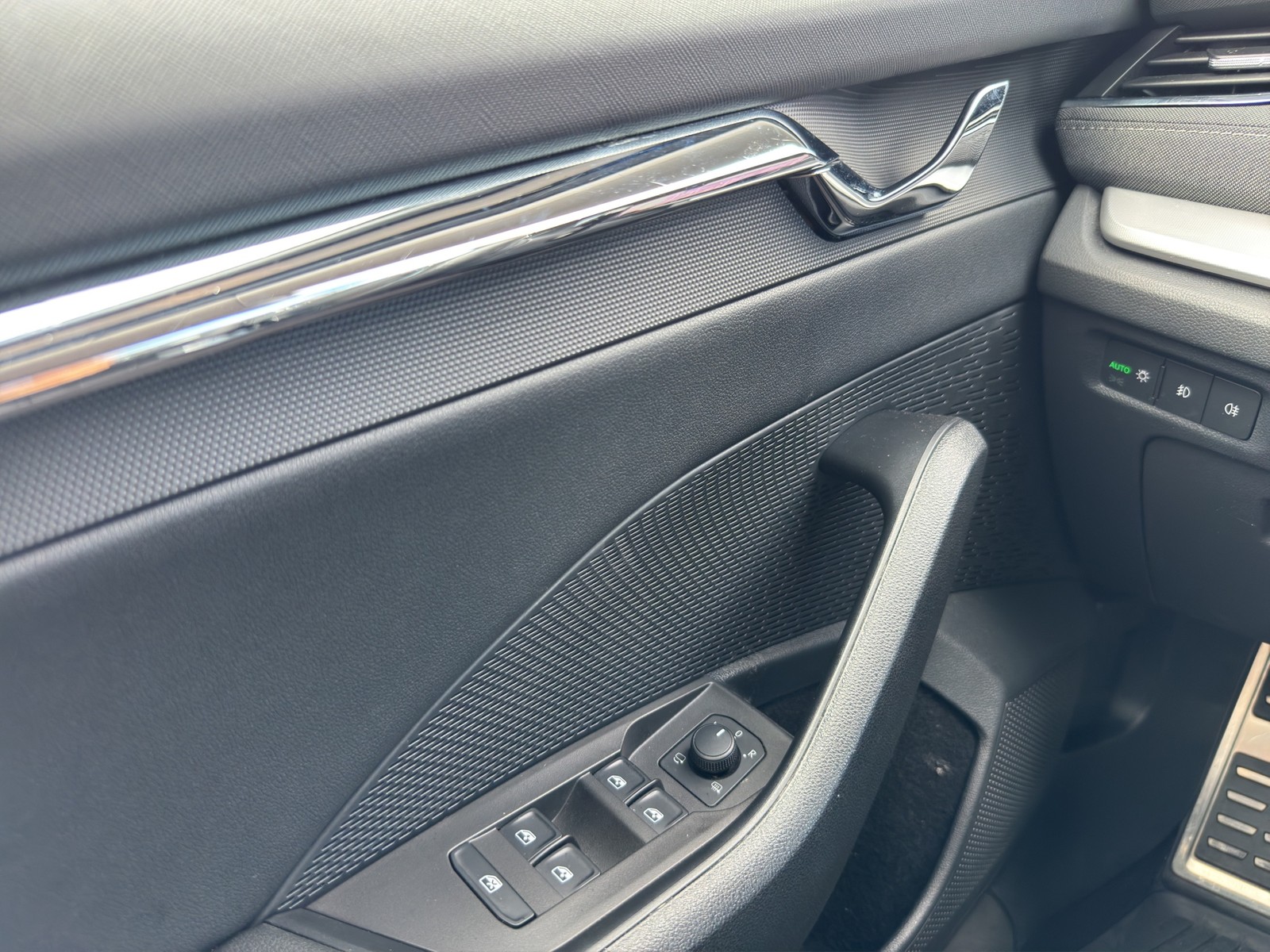 Skoda Octavia Combi 2.0 STYLE STANDHZ. PANO CAM LM18