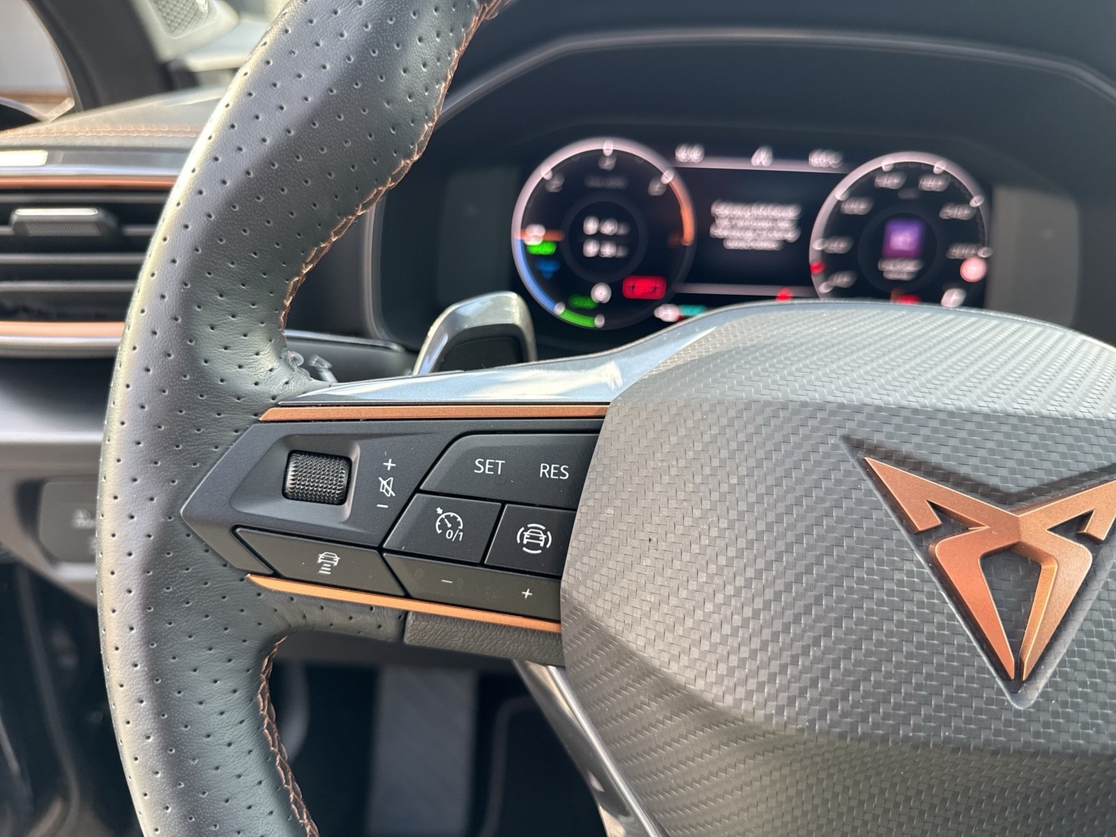 Cupra Formentor 1.4 HYBRID BEATS CAM ACC LM18 NAVI