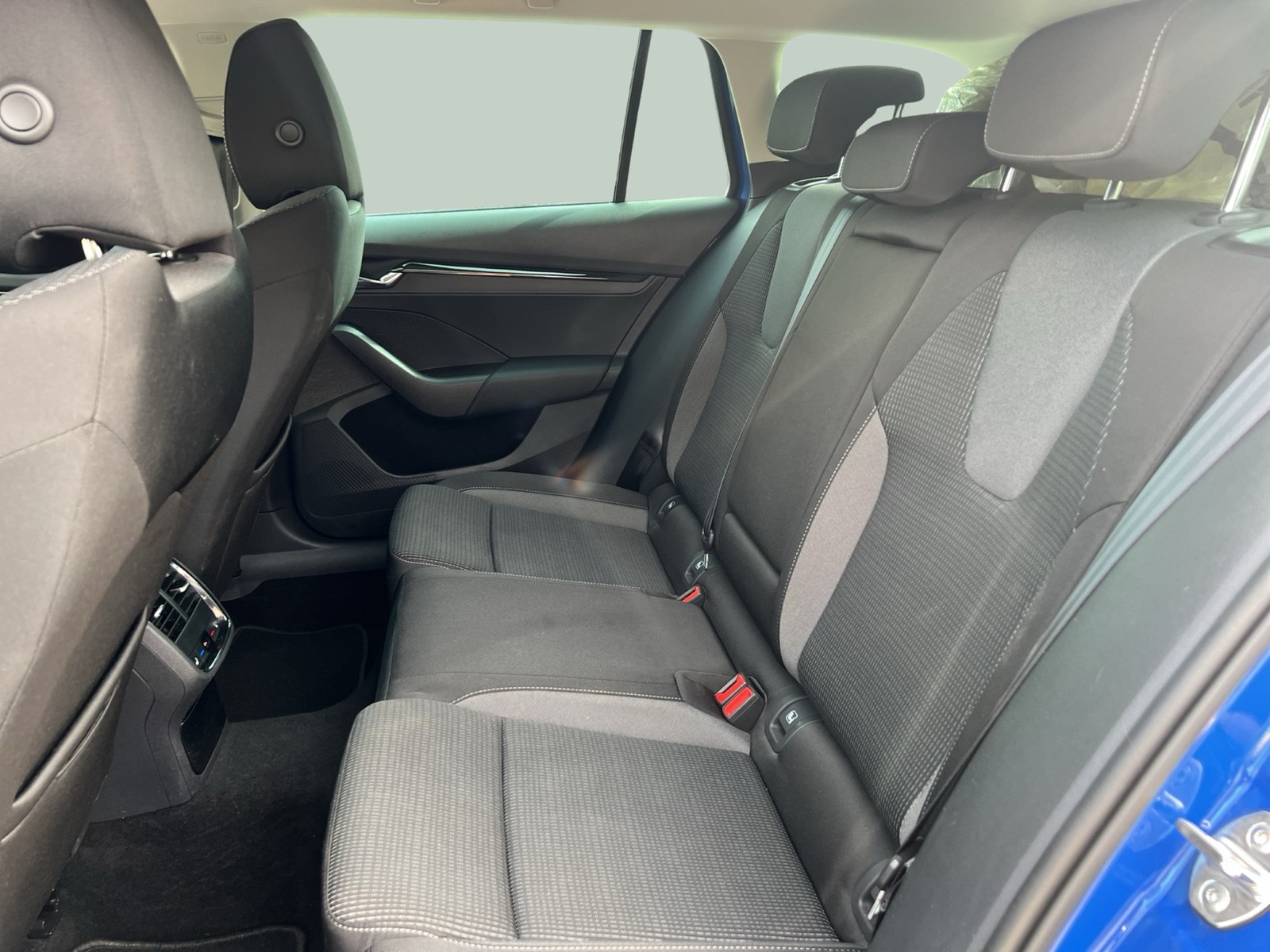 Skoda Octavia Combi 1.4 iV LM17 CARPLAY SITZHEIZUNG