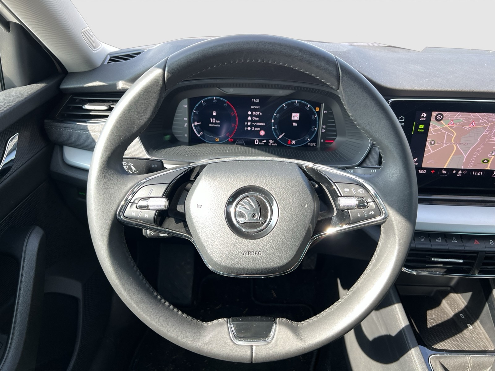 Skoda Octavia Combi 2.0 STYLE AHK CAM ACC HEAD-UP NAVI