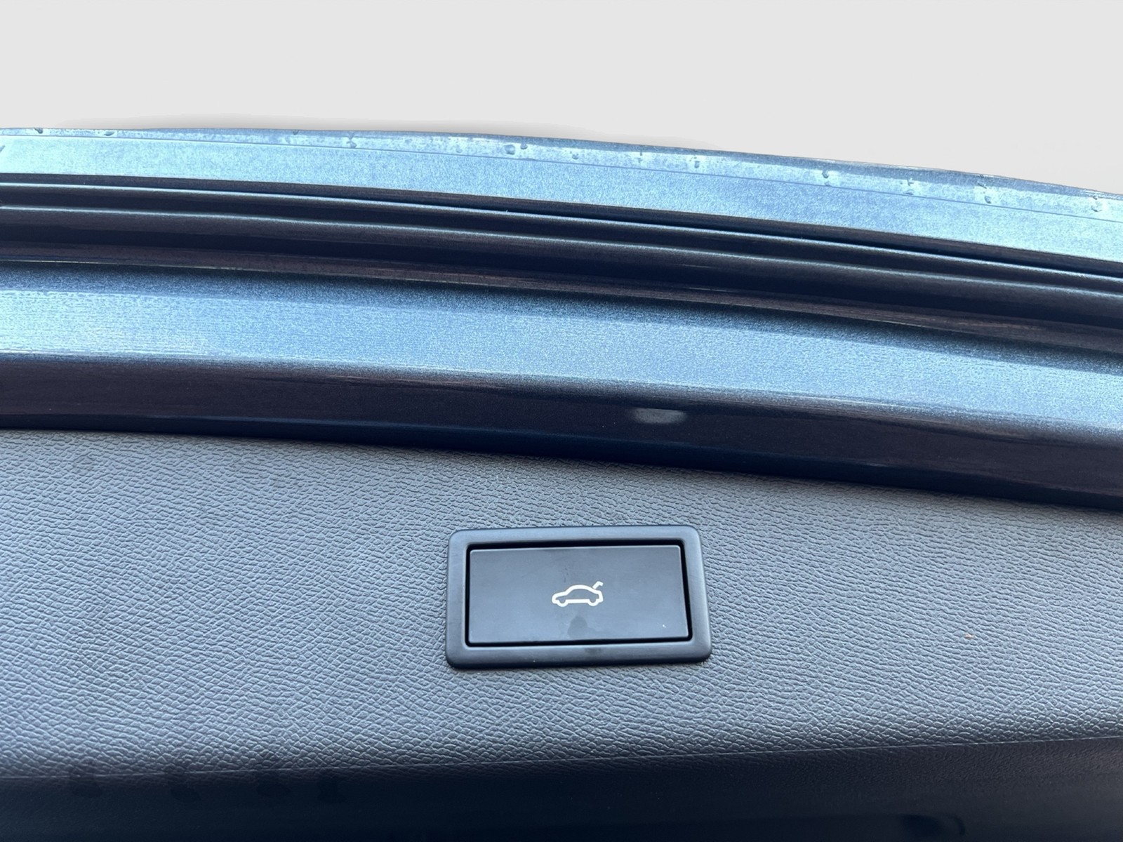 Cupra Leon ST 1.5 HYBRID VZ LEDER AHK CAM ACC LM19 NAVI