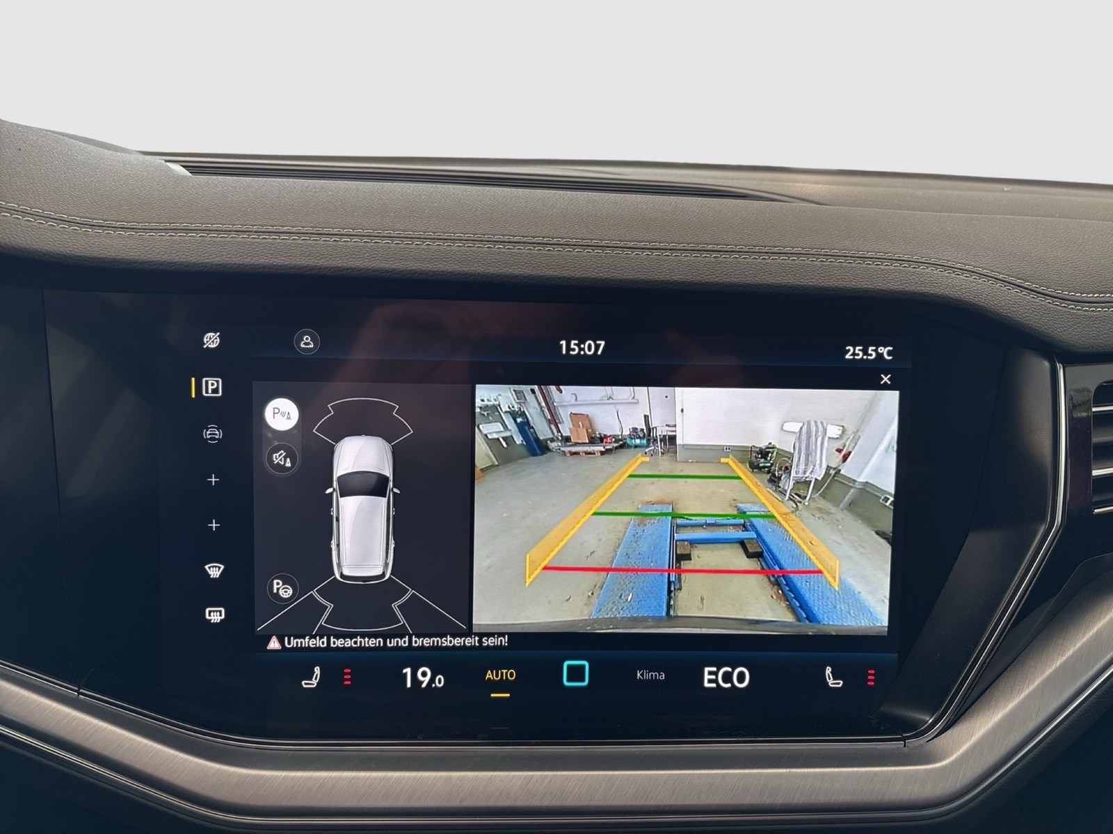 Volkswagen Touareg V6 LUFTFEDERUNG AHK CAM ACC LM19 EKLAPPE