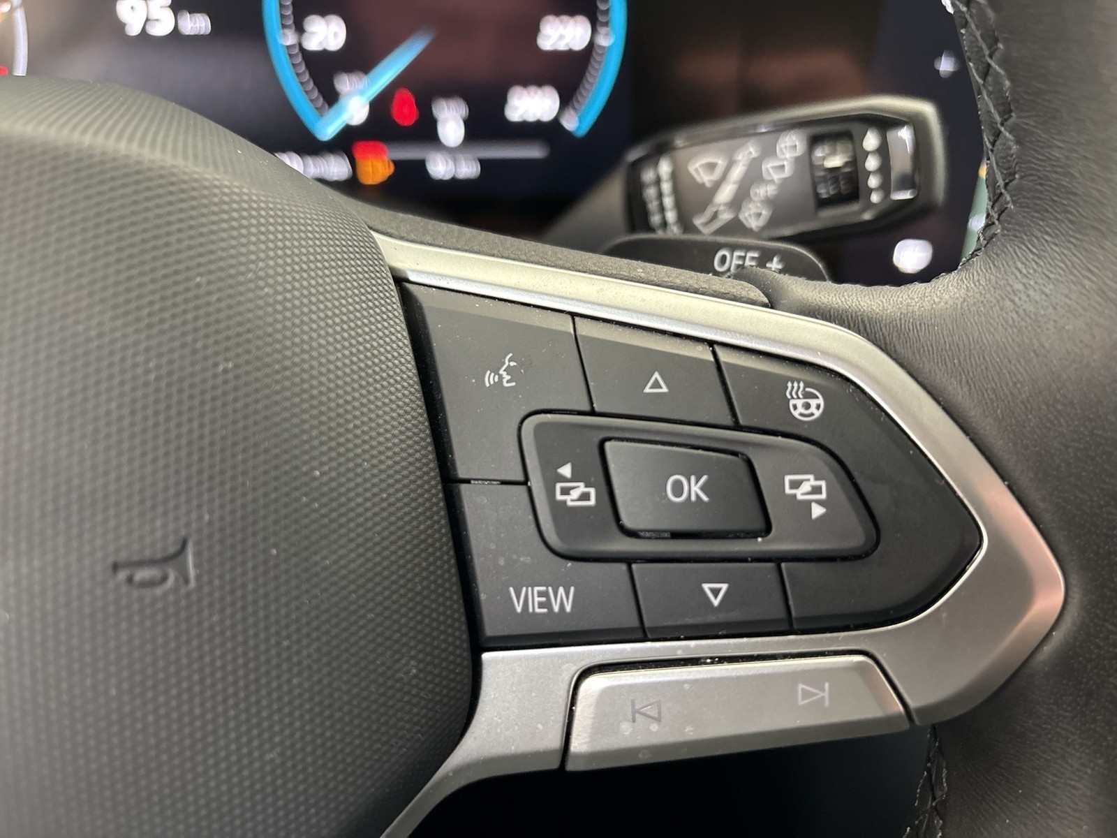 Volkswagen Touareg V6 LUFTFEDERUNG AHK CAM ACC LM19 EKLAPPE