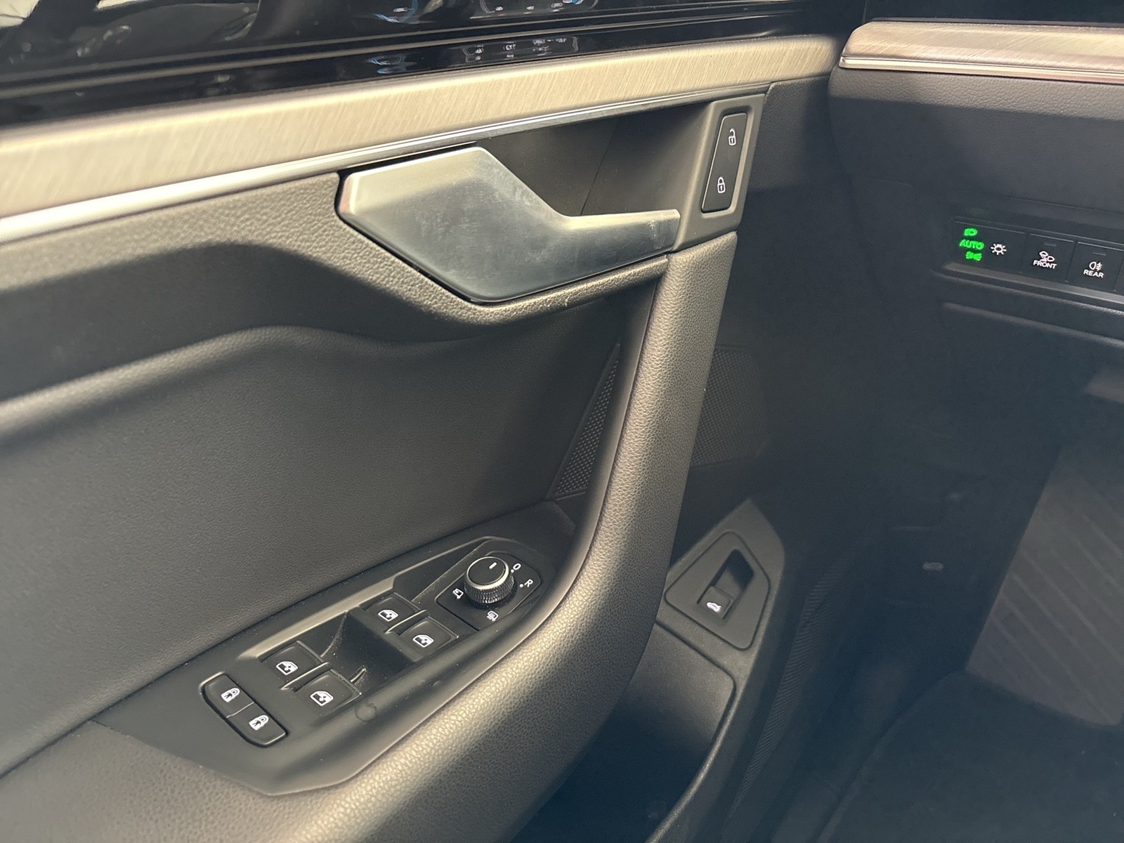 Volkswagen Touareg V6 LUFTFEDERUNG AHK CAM ACC LM19 EKLAPPE