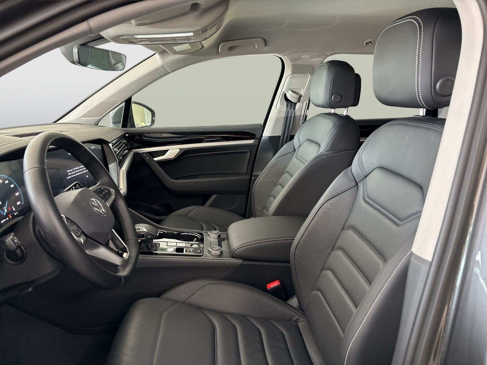 Volkswagen Touareg V6 LUFTFEDERUNG AHK CAM ACC LM19 EKLAPPE
