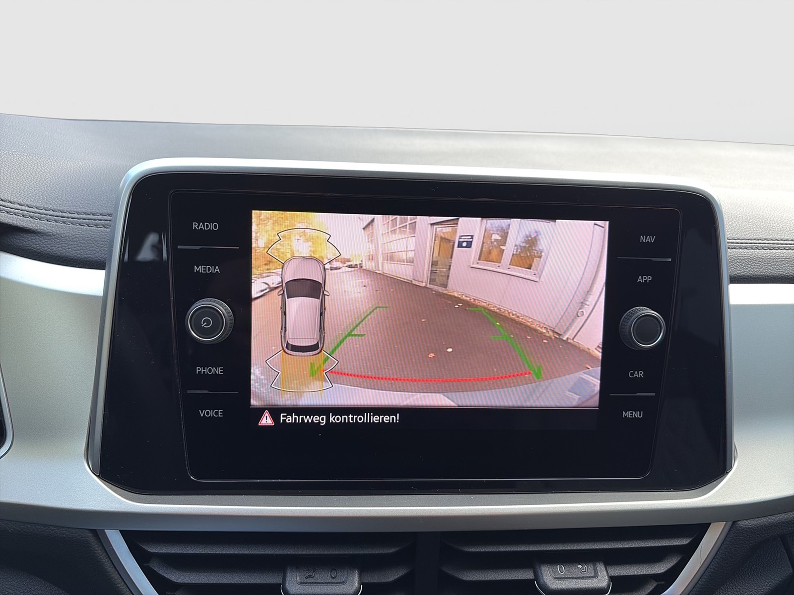 Volkswagen T-Roc 2.0 MOVE STANDHZ CAM ACC LM17 NAVI CARPLAY