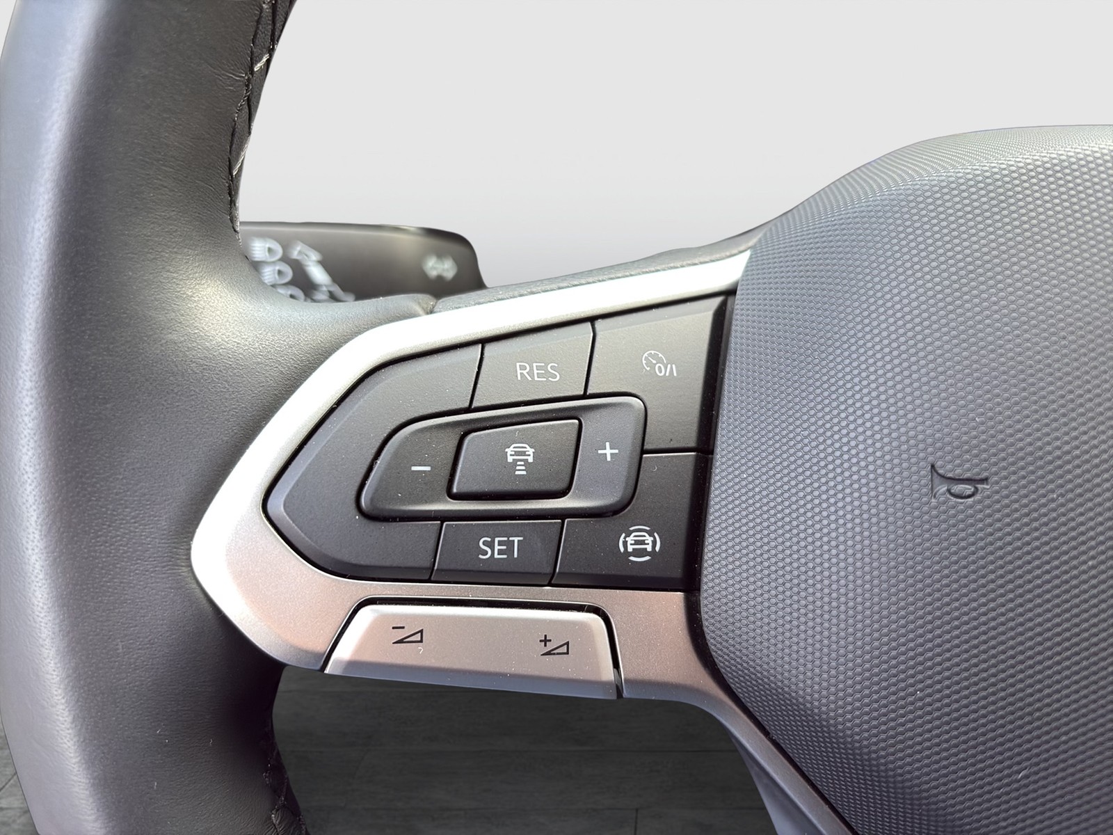 Volkswagen T-Roc 2.0 MOVE STANDHZ CAM ACC LM17 NAVI CARPLAY