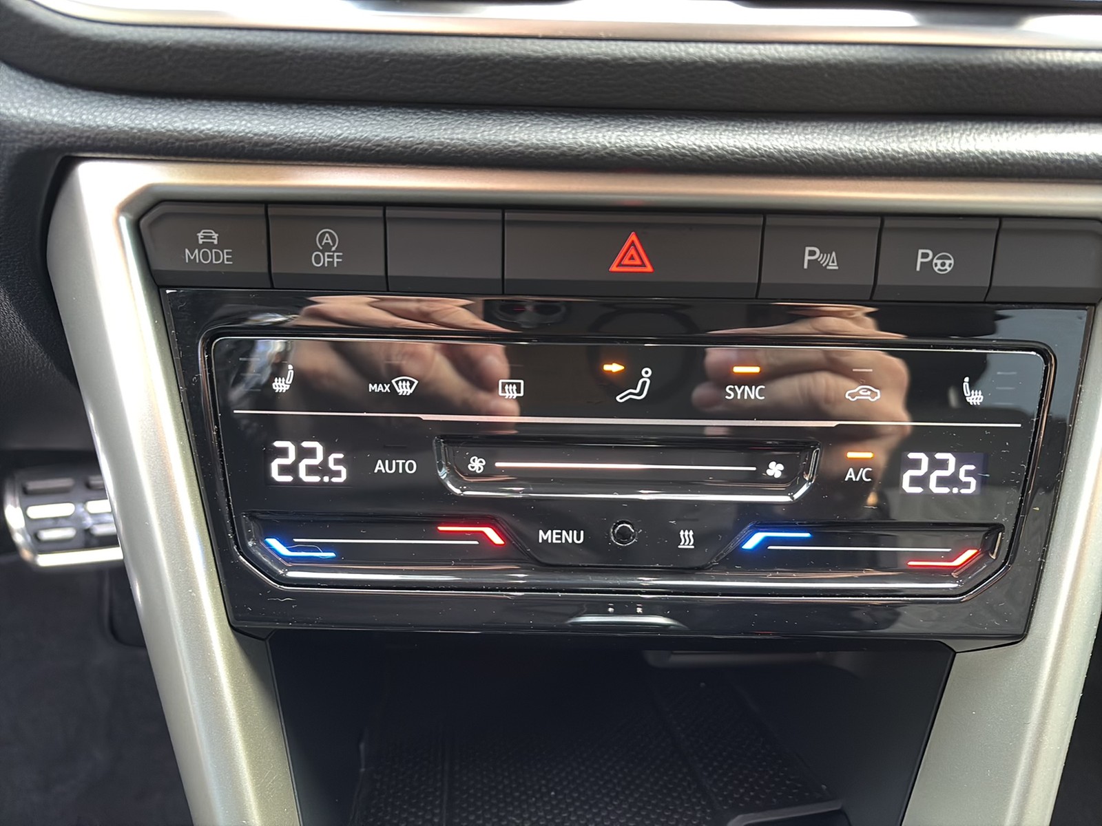 Volkswagen T-Roc 2.0 MOVE STANDHZ CAM ACC LM17 NAVI CARPLAY