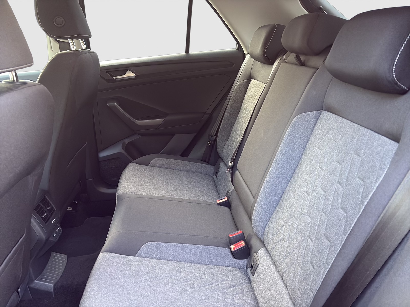 Volkswagen T-Roc 2.0 MOVE STANDHZ CAM ACC LM17 NAVI CARPLAY