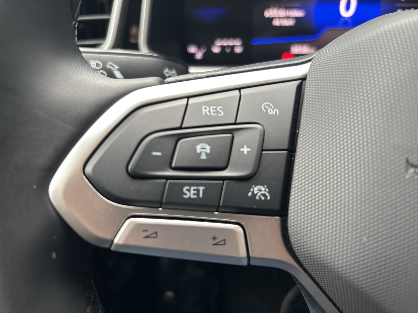 Volkswagen T-Roc 1.5 R-LINE ACC LM17 NAVI CARPLAY SITZHEIZ.