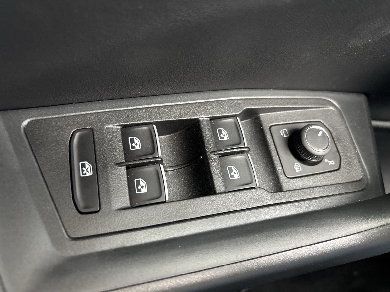 Volkswagen T-Roc 1.5 R-LINE ACC LM17 NAVI CARPLAY SITZHEIZ.