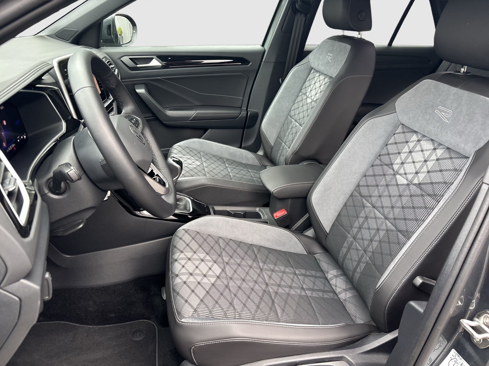 Volkswagen T-Roc 1.5 R-LINE ACC LM17 NAVI CARPLAY SITZHEIZ.