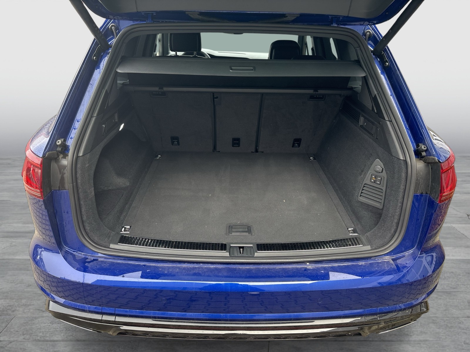 Volkswagen Touareg V6 R-LINE BLACK STYLE DYNAUDIO AHK LM21