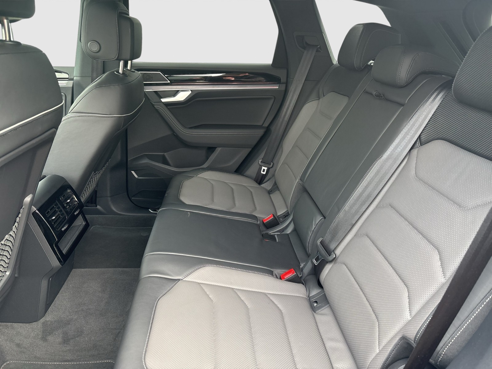 Volkswagen Touareg V6 R-LINE BLACK STYLE DYNAUDIO AHK LM21