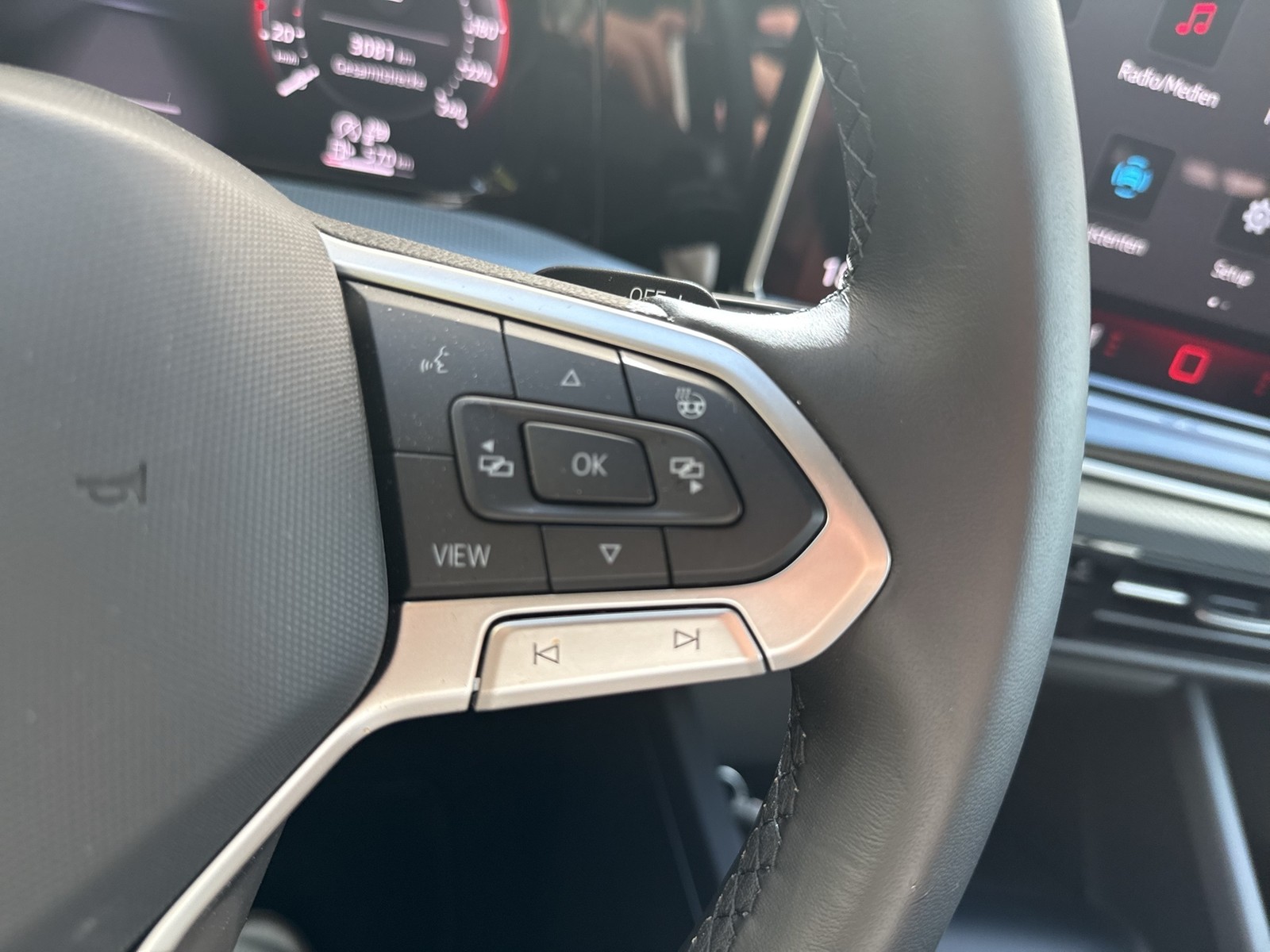 Volkswagen Golf Variant VIII 1.5 eTSI GOAL CAM ACC CARPLAY