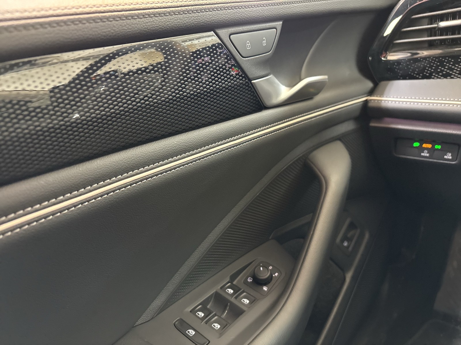 Volkswagen Passat Variant 1.5 HYBRID BUSINESS AHK CAM ACC