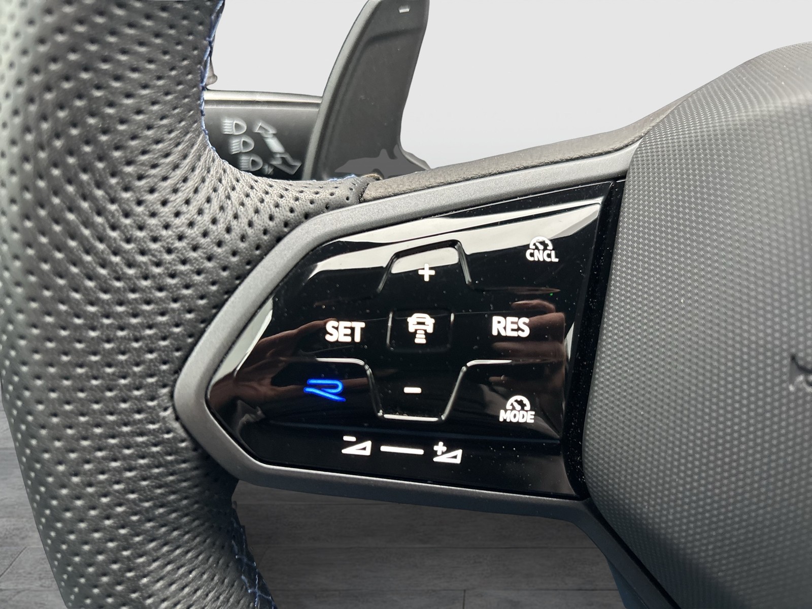 Volkswagen Golf Variant VIII R 4X4 FACELIFT AHK 360CAM LM18