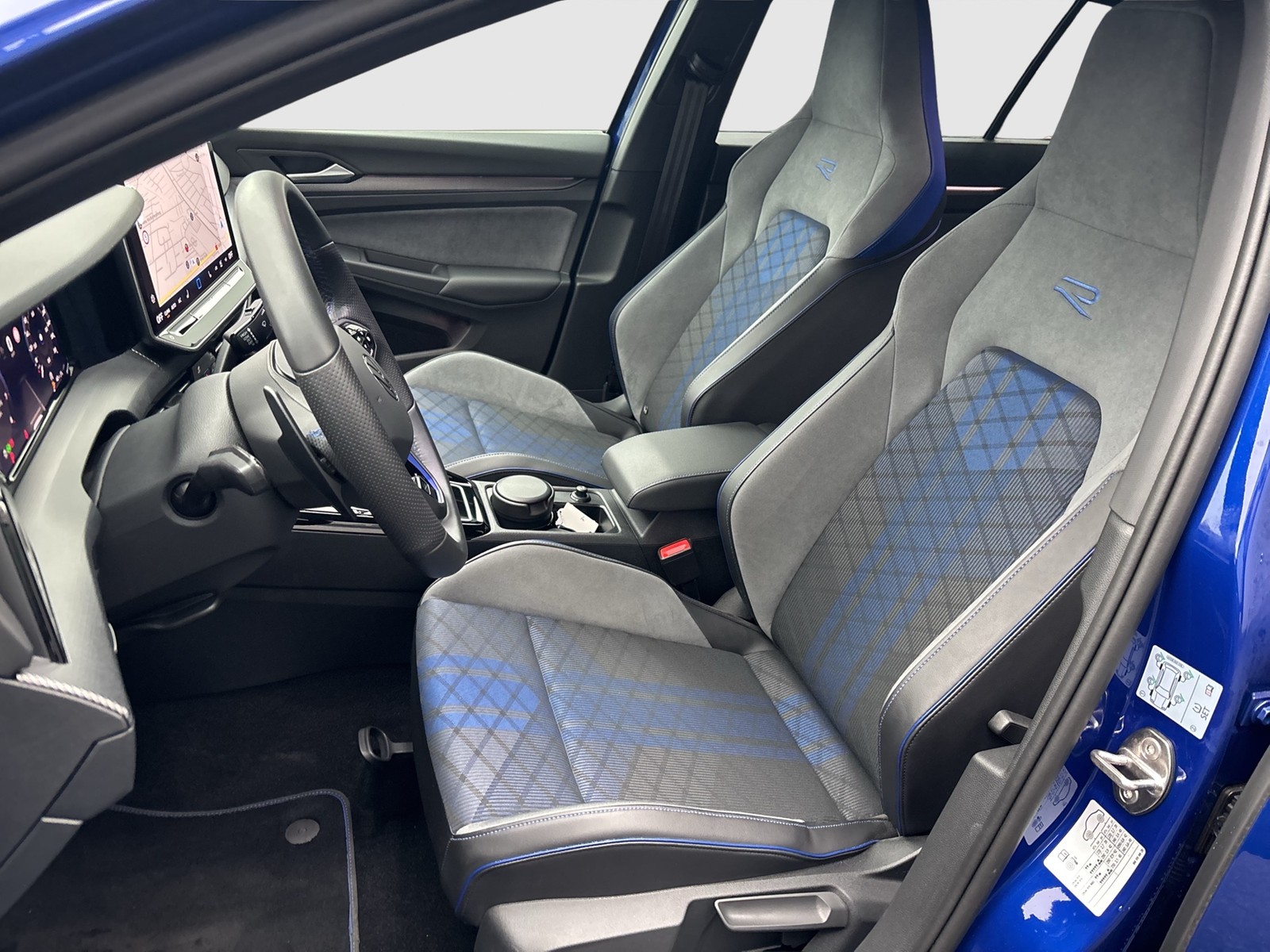 Volkswagen Golf Variant VIII R 4X4 FACELIFT AHK 360CAM LM18