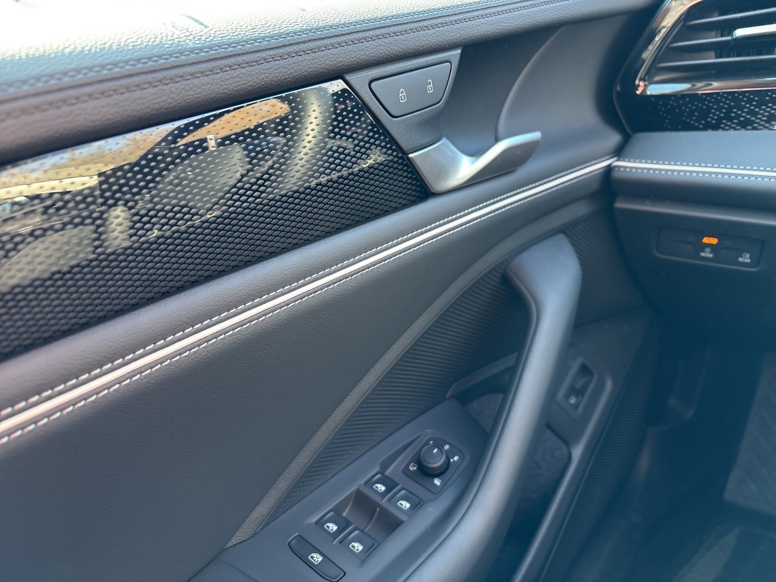 Volkswagen Passat Variant 1.5 HYBRID BUSINESS AHK CAM ACC