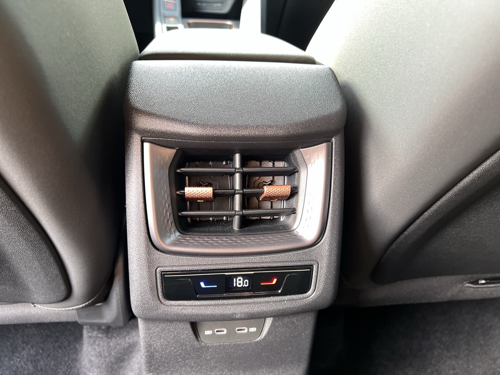 Cupra Terramar 1.5 eTSI SENNHEISER CAM ACC LM18 NAVI