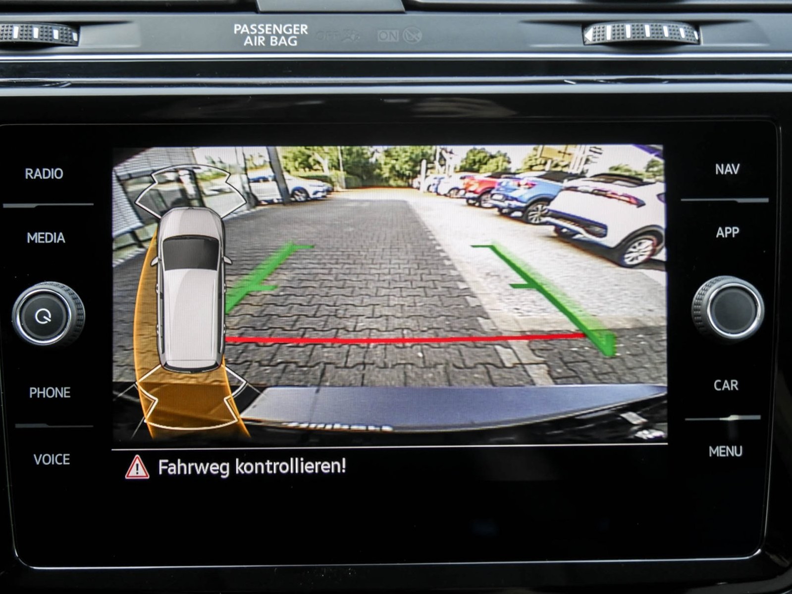 Volkswagen Touran 2.0 HIGHLINE 7SITZE AHK CAM ACC LM17 NAVI